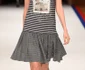 Un model prezintă o creatie din colecţia primăvară/vară 2015 a casei de moda Talbot Runhof la Paris Franţa FOTO talbotrunhof_com