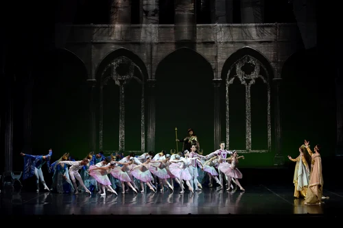 Specatolul de balet Raymonda pe scena Operei Naționale București JPG