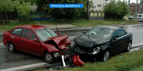 Trei oameni nevinovaţi printre care şi un bebeluş de şase luni, raniti în accidentul de la Budeşti