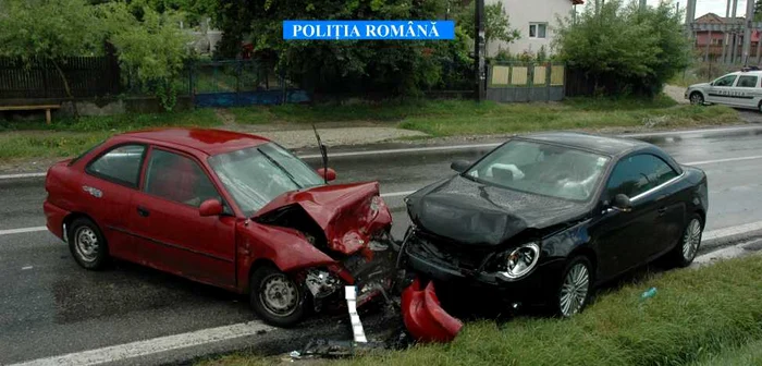 Trei oameni nevinovaţi printre care şi un bebeluş de şase luni, raniti în accidentul de la Budeşti