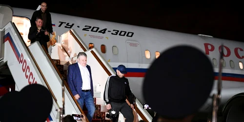 Agentul FSB Vadim Krasikov întâmpinat la aeroport de Vladimir Putin FOTO PROFIMEDIA