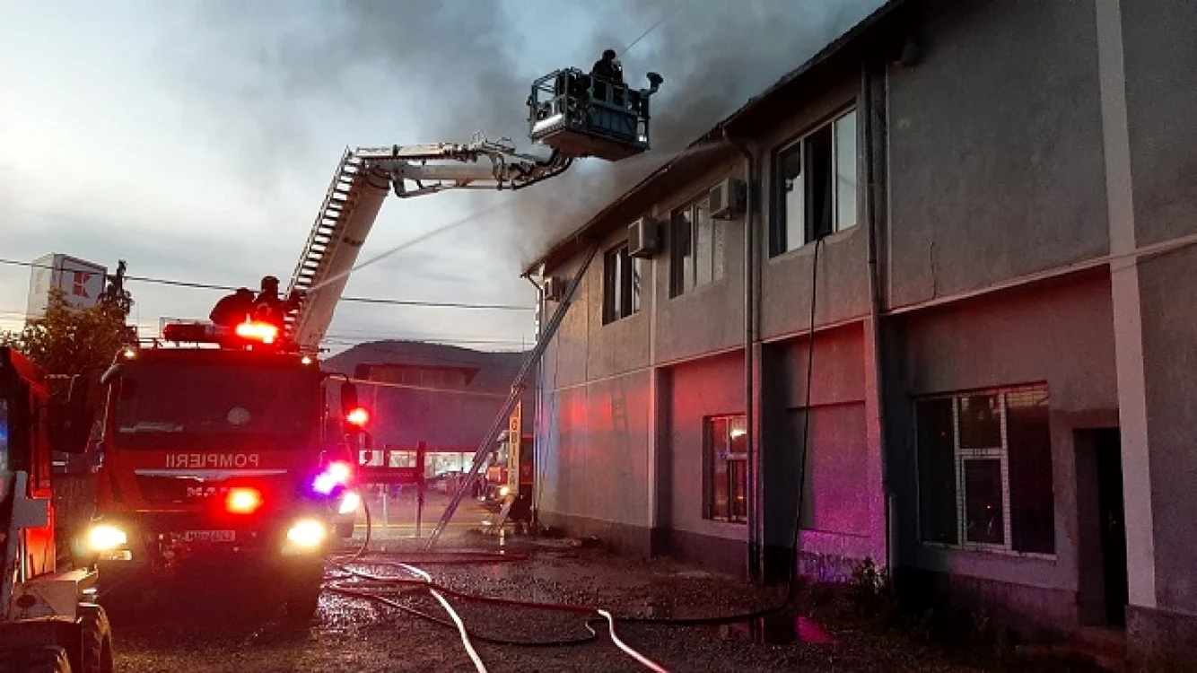 Incendiul la un restaurant din Baia Mare   Foto: ISU Maramureş