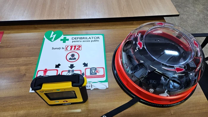 Asociația SOS Viață a donat al cincilea defibrilator către școli FOTO: ISU Olt