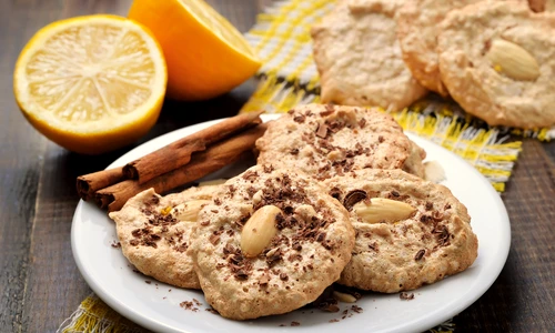 Biscuiti cu migdale  Sursa foto shutterstock 397045621 jpg