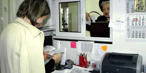 Tot mai mulţi pensionari solicită ajutor de sărbători. foto: tiberiu stroia