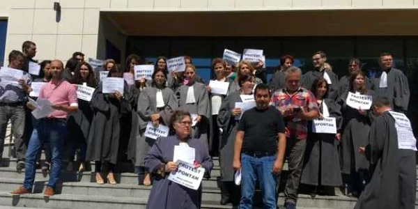 Protestul la Tribunalul Dolj a durat o oră 
