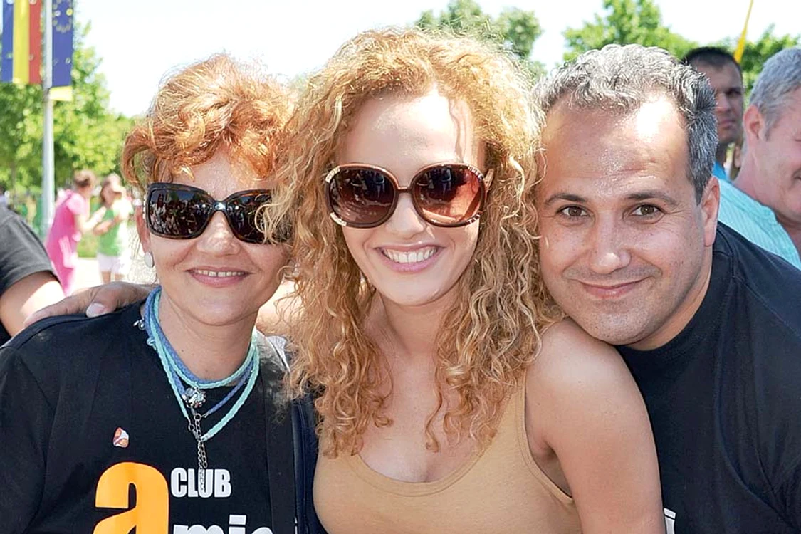De mai bine de doi ani,  Alexia Talavutis face parte  din trupa-fenomen LaLa Band (Foto: PRO TV / arhiva personală)