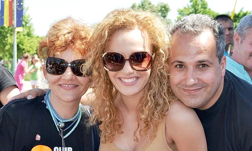 De mai bine de doi ani,  Alexia Talavutis face parte  din trupa fenomen LaLa Band (Foto: PRO TV / arhiva personală) jpeg