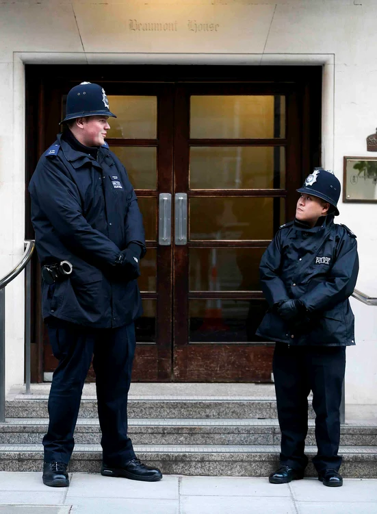 agenti paza regina Elisabeta a II-a a Marii Britanii