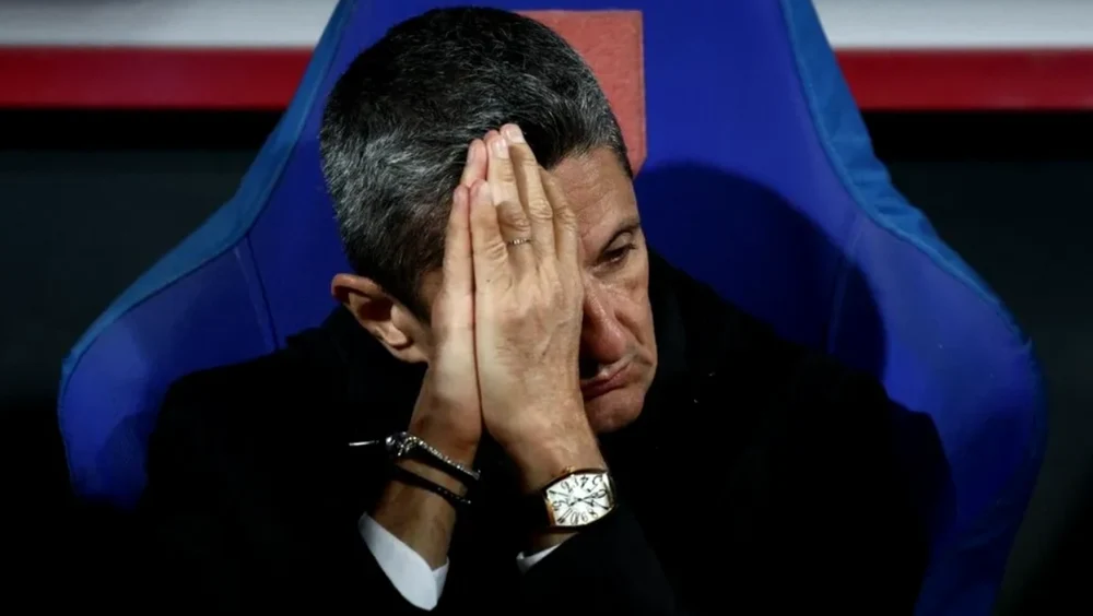 Necazurile se țin lanț de Răzvan Lucescu. Antrenorul, împietrit după eșecul din finala Cupei Greciei: „O perioadă întunecată și o noapte rușinoasă!”