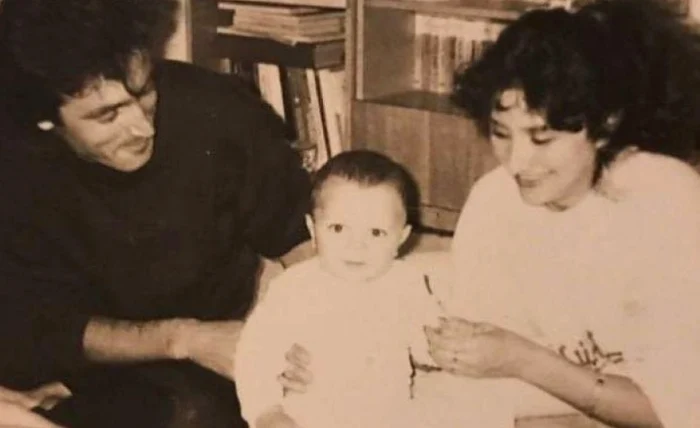 Viorica Dăncilă, în tinerețe, alături de familia ei / foto: arhiva personala