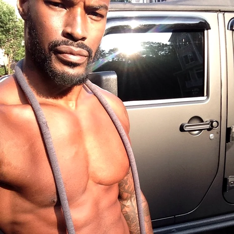 Tyson Beckford a lucrat ca şi model pentru mai multe case de modă renumite