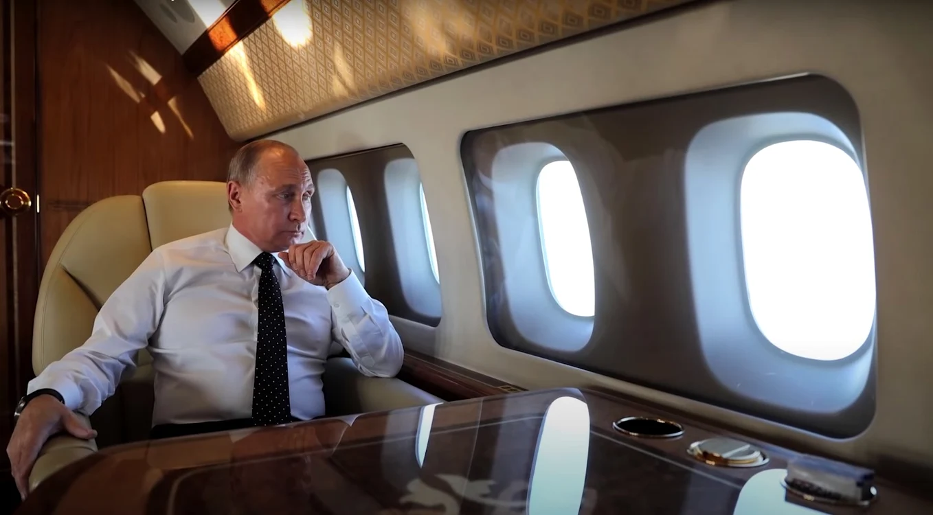 Vladimir Putin în avionul prezidenția/FOTO:Arhiva
