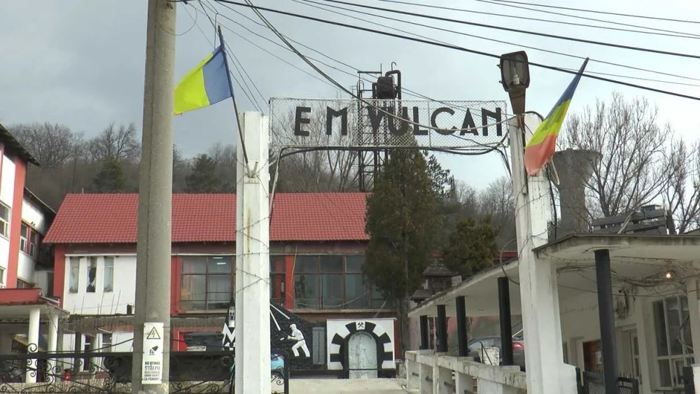 Minerii au refuzat să iasă din subteran după ce și-au văzut fluturașii de salariu. Revoltă la o mină din județul Hunedoara