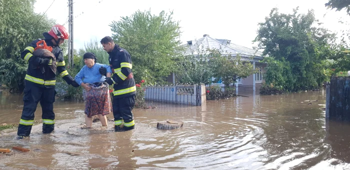 Misiunile de salvare sunt în desfășurare FOTO: ISU Galați