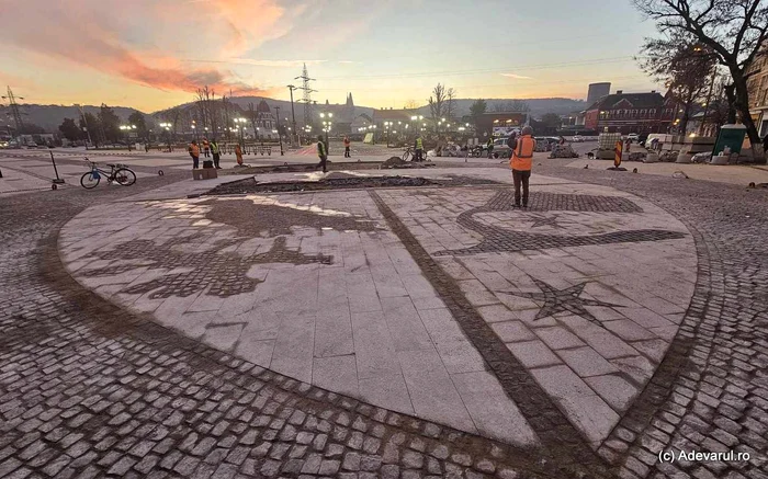 Stema din centrul Hunedoarei. Foto: Daniel Guță. ADEVĂRUL