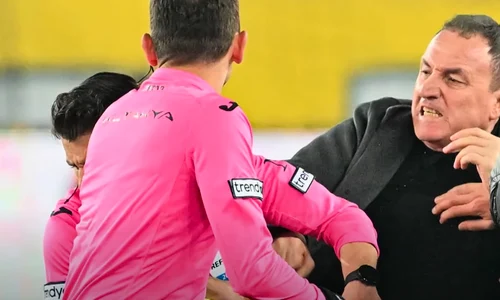 Halil Umut Meler, arbitrul turc, lovit de un oficial al Ankaragucu, la meciul cu Rizespor 3 jpg