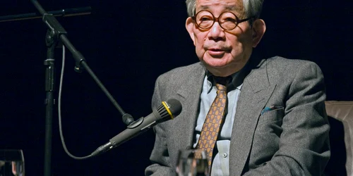 scriitorul japonez kenzaburo oe