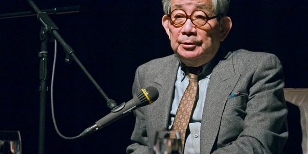 scriitorul japonez kenzaburo oe