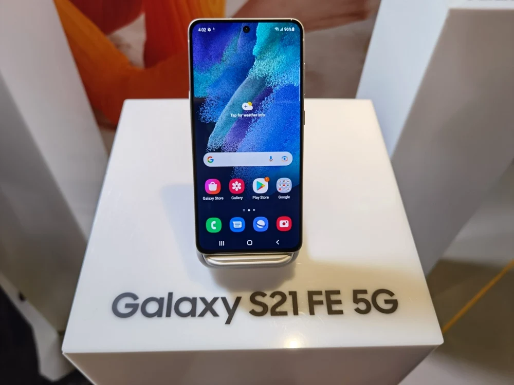 Samsung Galaxy S21 FE 5G. FOTO Adraian Pogîngeanu