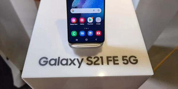 Samsung Galaxy S21 FE 5G FOTO Adrian Pogingeanu