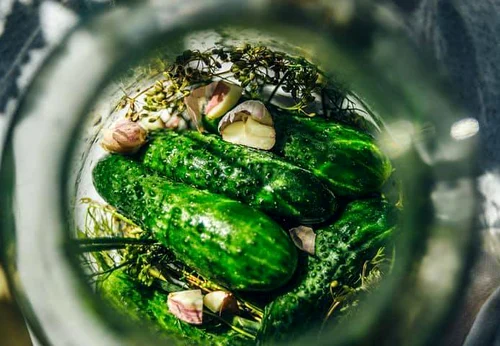 „Domnișoara murătură” produce murături care îți lasă gura apă. FOTO Facebook