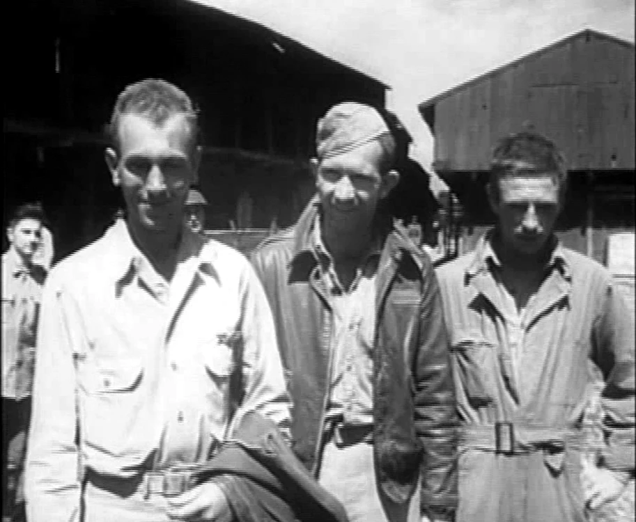 Aviatori americani căzuți prizonieri la 1 august 1943