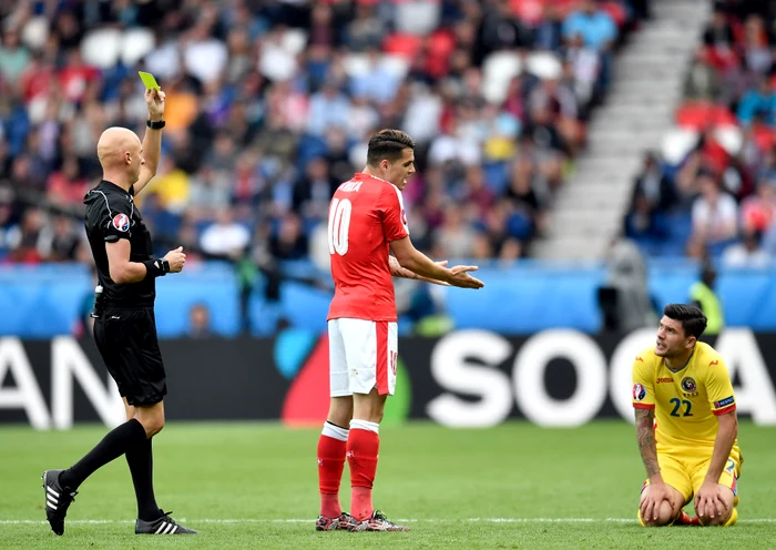 Din fericire, Săpunaru se ridică şi spune că n-are nimic, iar arbitrul lasă lucrurile aşa. Mehmedi nu vede galben pentru ceva care se putea încheia tragic