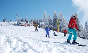 Turiştii au luat cu asalt pârtiile de pe Valea Prahovei. Foto: ADS