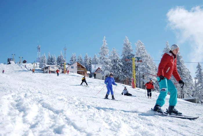 Turiştii au luat cu asalt pârtiile de pe Valea Prahovei. Foto: ADS