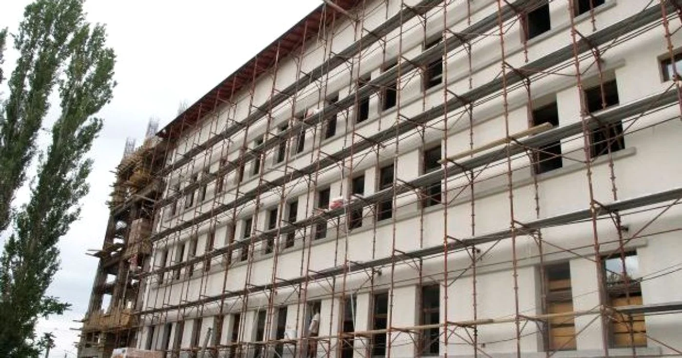 Reabilitarea corpului de clădire al liceului a fost finalizată. FOTO: arhivă Adevărul Ploieşti