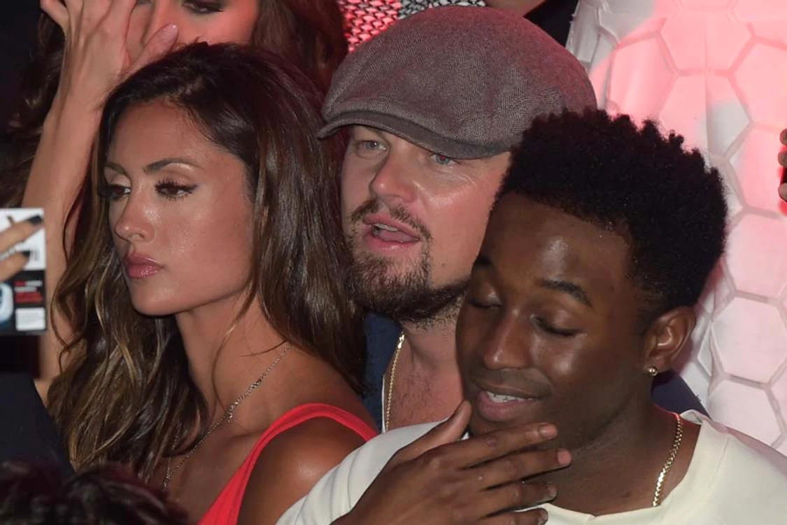 
    Katie a fost  surprinsă  alături de  DiCaprio la  19 mai 2014  