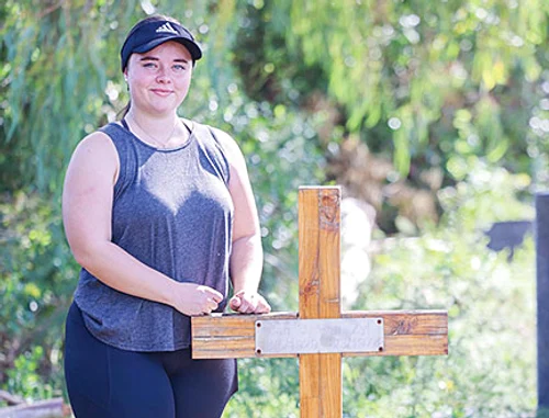 Sulandri Kotzé  are grijă de  mormintele din  provincia Free State SURSĂ FOTO: PROFIMEDIA