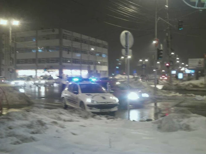 Traficul a fost blocat ore in sir pentru deszapezire