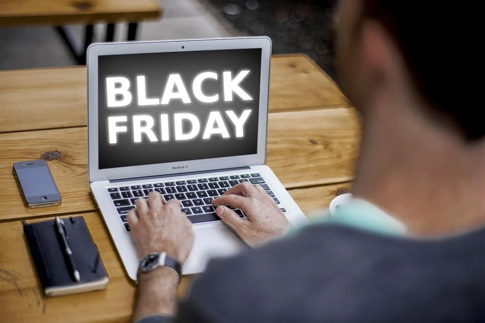 Cum să prevenim fraudele online de Black Friday. Sfaturi de la poliție și bănci