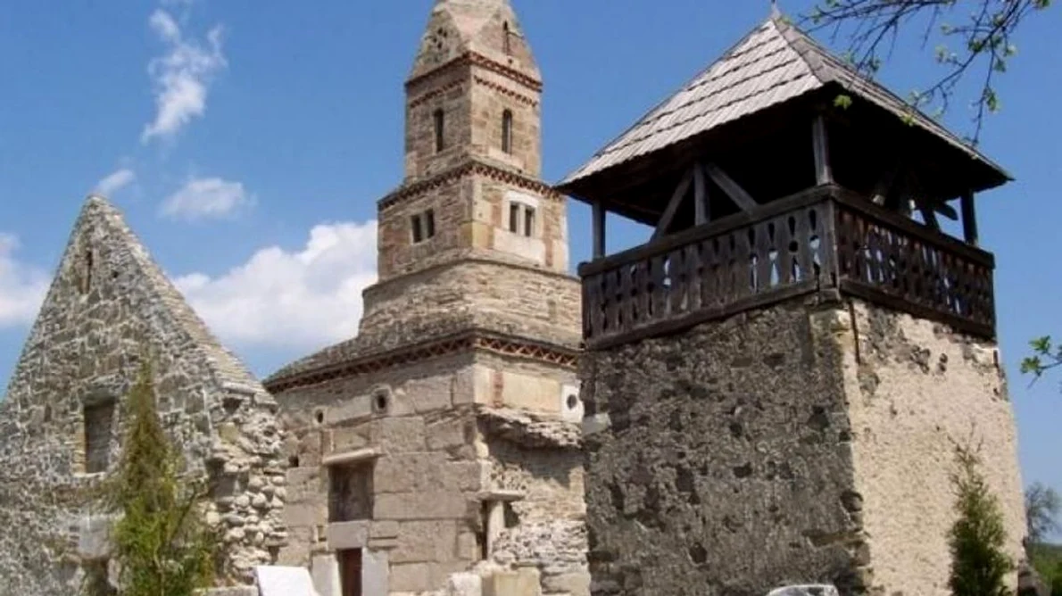 Biserica Densuş, cea mai veche biserică de piatră din ţară jpeg
