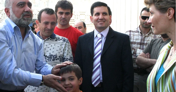 Judecătorii orădeni au decis că Omar Hayssam (stânga) şi-ar fi plănuit singur fuga din ţară. FOTO Click