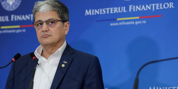 Prim-ministrul Marcel Ciolacu și Marcel Boloș, ministrul de Finanțe, susțin declarații de presă la sediul ministerului din București. FOTO Inquam Photos / George Călin