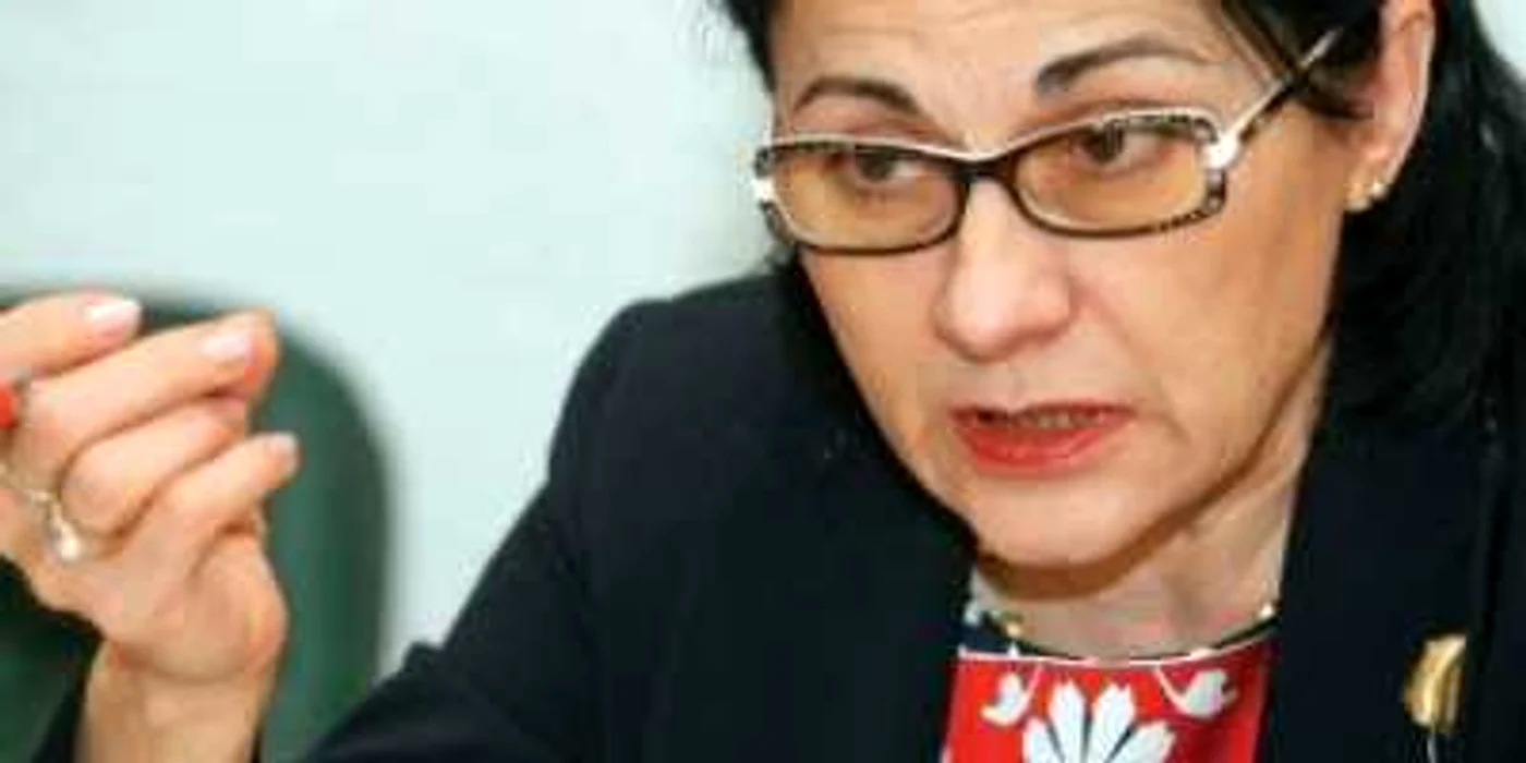 Andronescu va sesiza organele abilitate în cazul manualului "Măiestrie şi strălucire divină în biosferă"