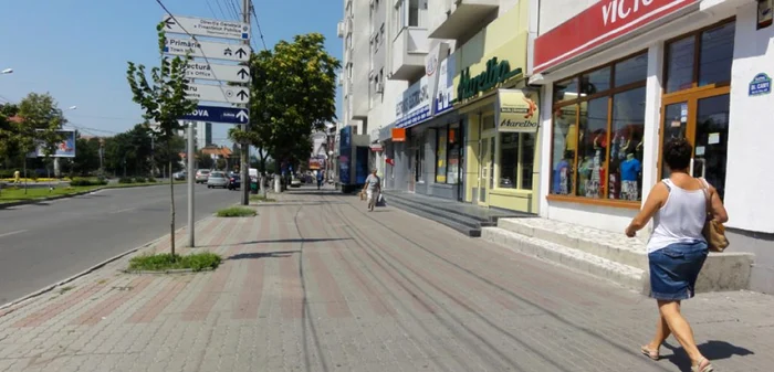 Străzile din Slatina au fost pustiite de caniculă (FOTO: Mugurel Manea)