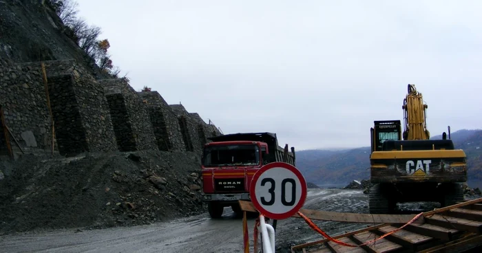 Drumarii au reuşit să cureţe carosabilul FOTO Corina Macavei