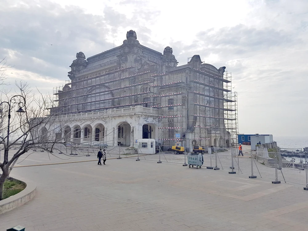 
    Cazinoul din Constanţa e acum un şantier, dar îşi va recăpăta strălucirea de odinioară  
