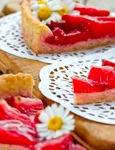 Tarta cu capsuni  Sursa foto shutterstock 436047028 jpg