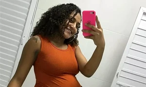 femeie insarcinata de 2 ori in acleasi timp instagram newsflash webp