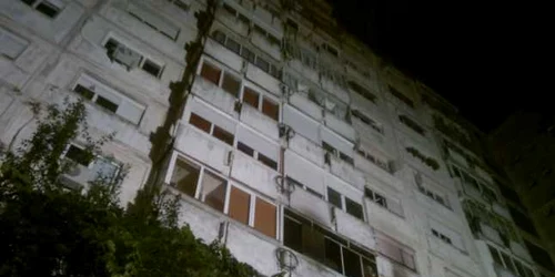 Apartamentul de la etajul trei a fost distrus de incendiu Foto