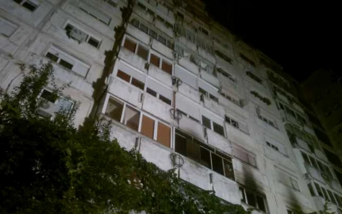 Apartamentul de la etajul trei a fost distrus de incendiu Foto:optm.ro