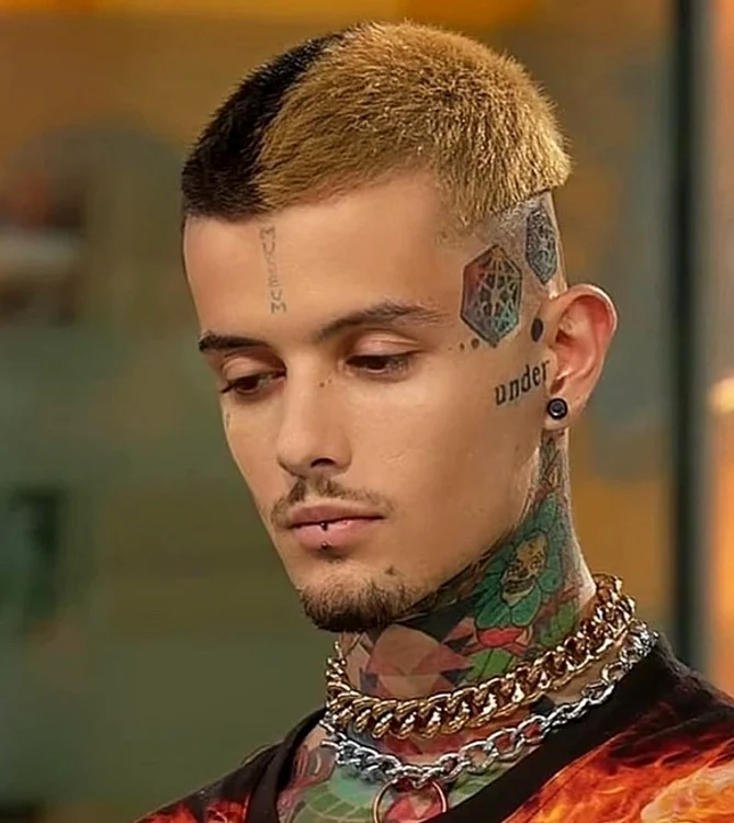 
    Delia și-a schimbat look-ulFoto: Arhivă personală  