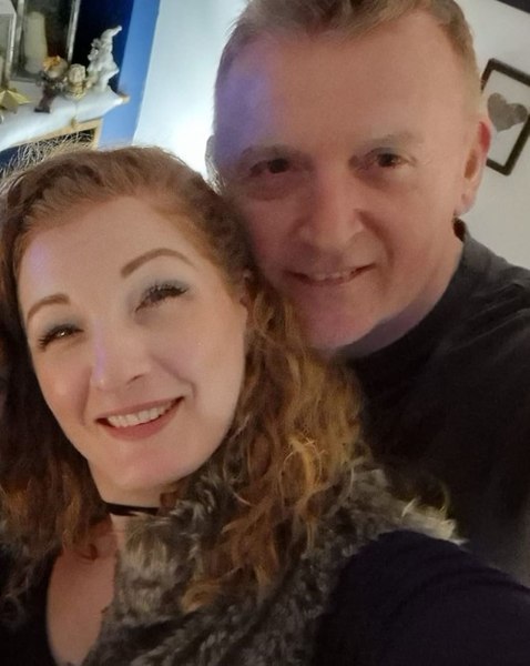 Cu banii luați pe o casă din Anglia au cumpărat un sat din Franța. Povestea de succes a doi britanici: „Viața trecea pe lângă noi”