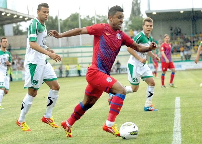 
    Fundaşii Concordiei  s-au uitat cum  stelistul Tatu ataca  periculos poarta lor  