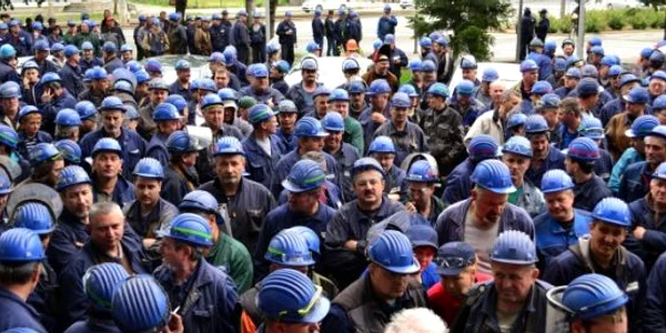 Grevă spontană la Astra Rail Industries Arad FOTO Valentin Goran/AradOn 